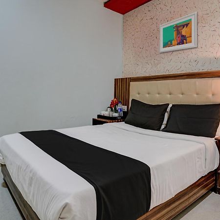 מומביי Oyo Hotel Blue Sapphire Residency Near Chhatrapati Shivaji International Airport מראה חיצוני תמונה