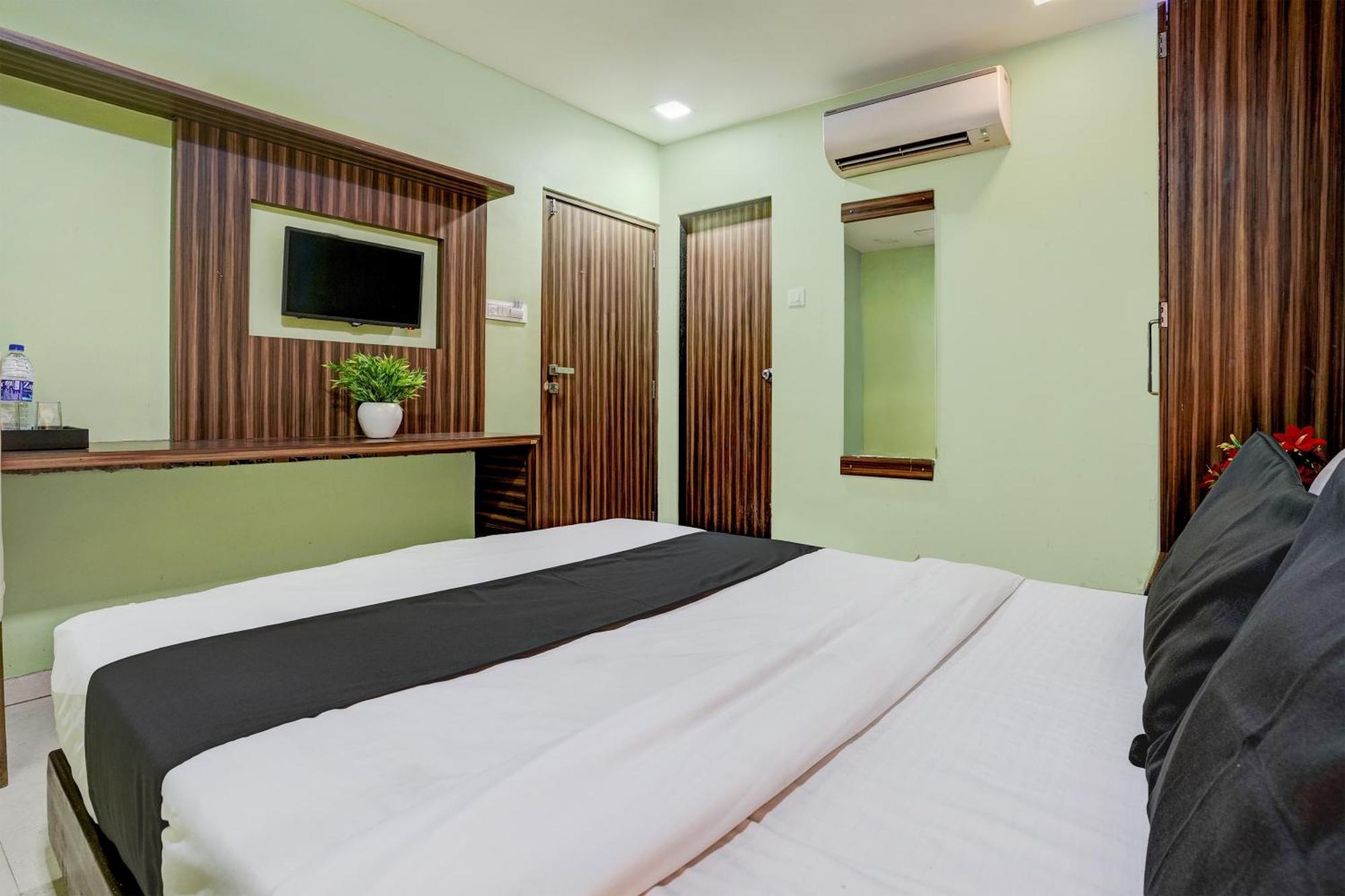 מומביי Oyo Hotel Blue Sapphire Residency Near Chhatrapati Shivaji International Airport מראה חיצוני תמונה