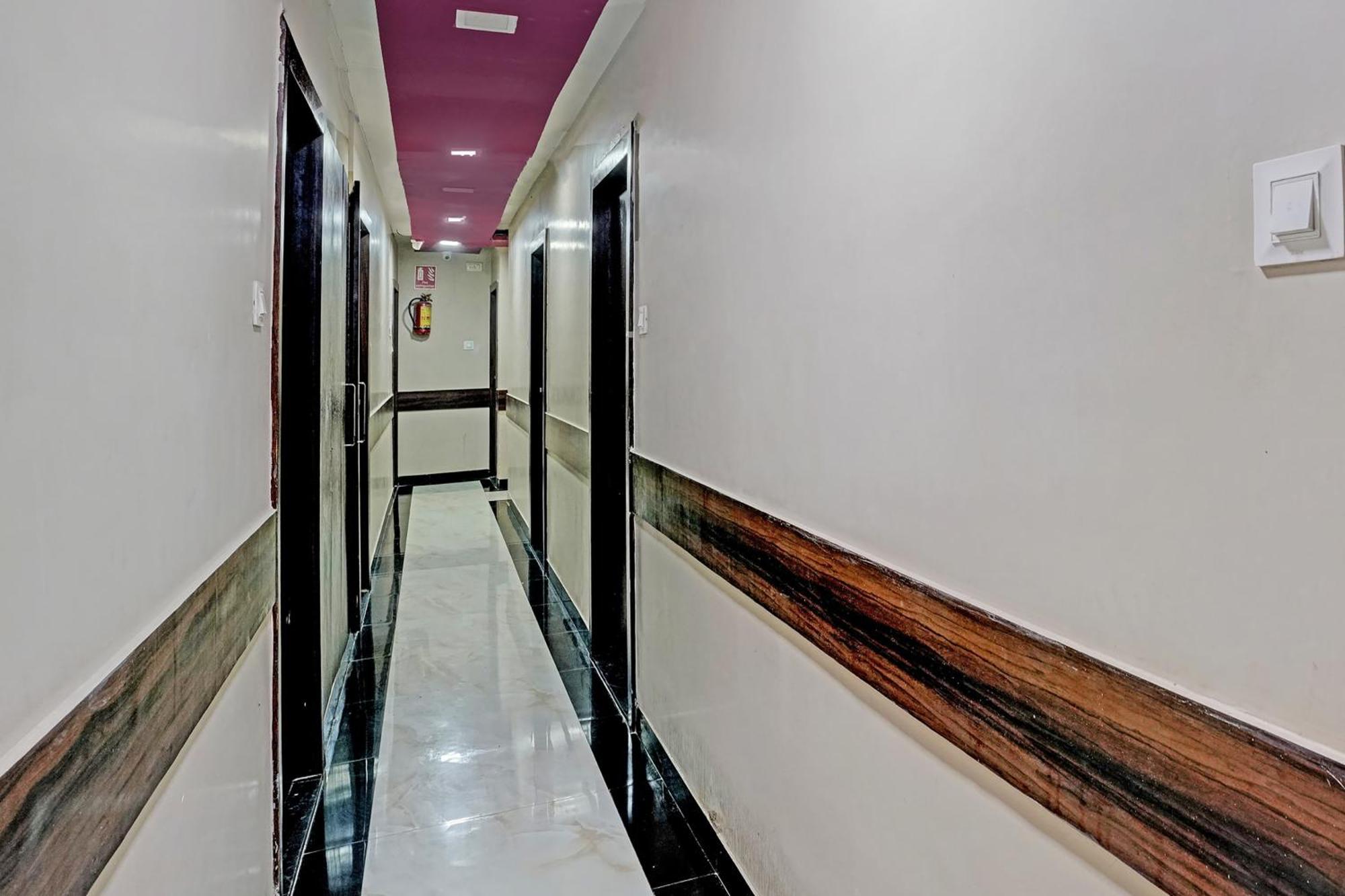 מומביי Oyo Hotel Blue Sapphire Residency Near Chhatrapati Shivaji International Airport מראה חיצוני תמונה