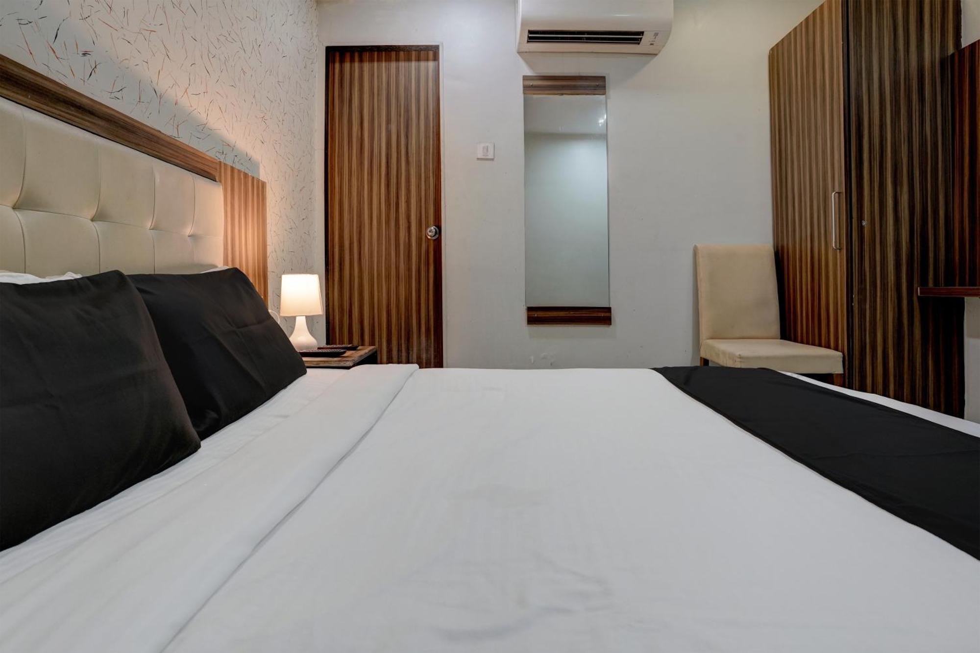 מומביי Oyo Hotel Blue Sapphire Residency Near Chhatrapati Shivaji International Airport מראה חיצוני תמונה