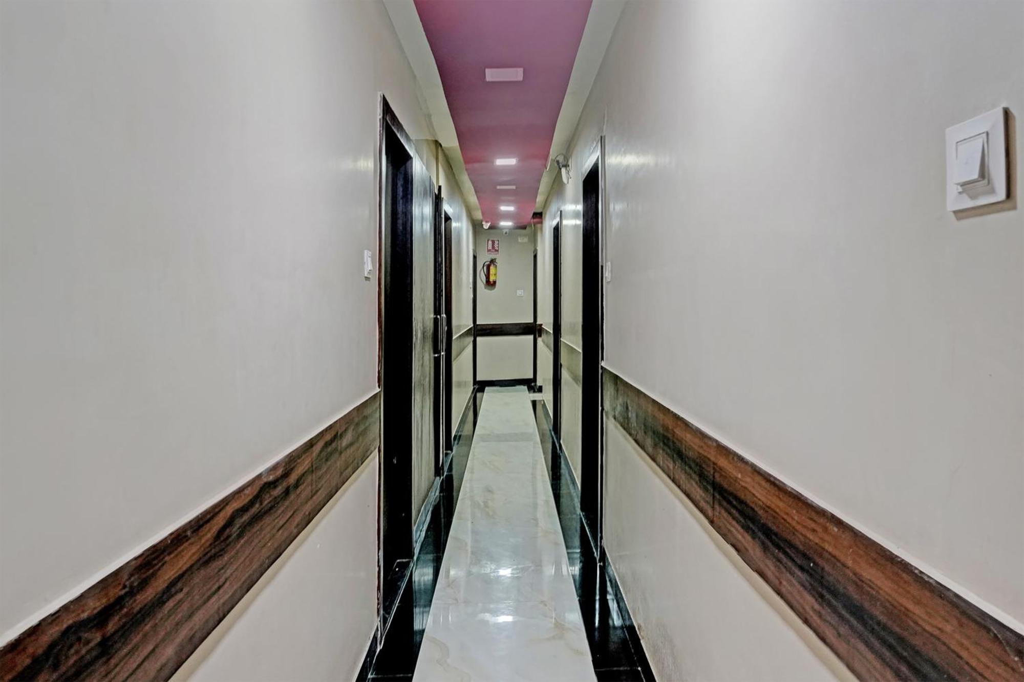 מומביי Oyo Hotel Blue Sapphire Residency Near Chhatrapati Shivaji International Airport מראה חיצוני תמונה