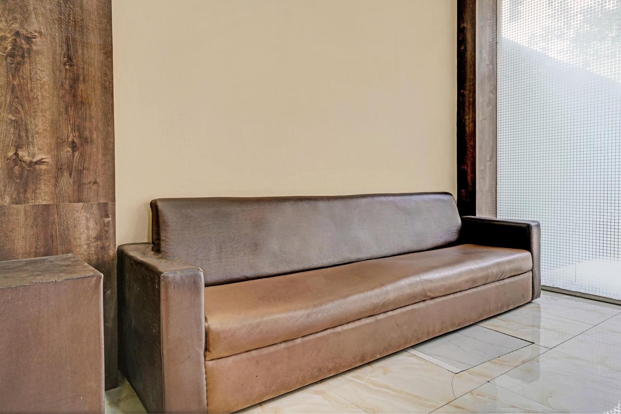 מומביי Oyo Hotel Blue Sapphire Residency Near Chhatrapati Shivaji International Airport מראה חיצוני תמונה