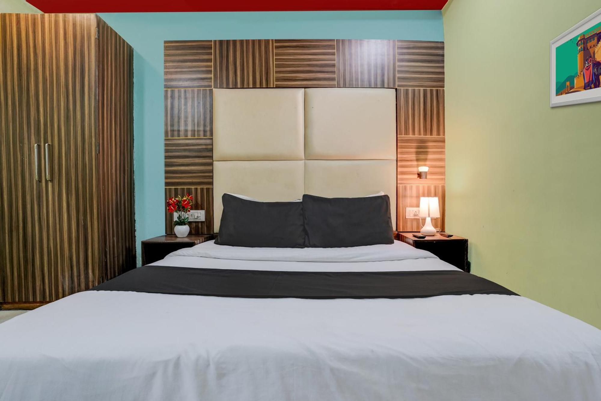 מומביי Oyo Hotel Blue Sapphire Residency Near Chhatrapati Shivaji International Airport מראה חיצוני תמונה